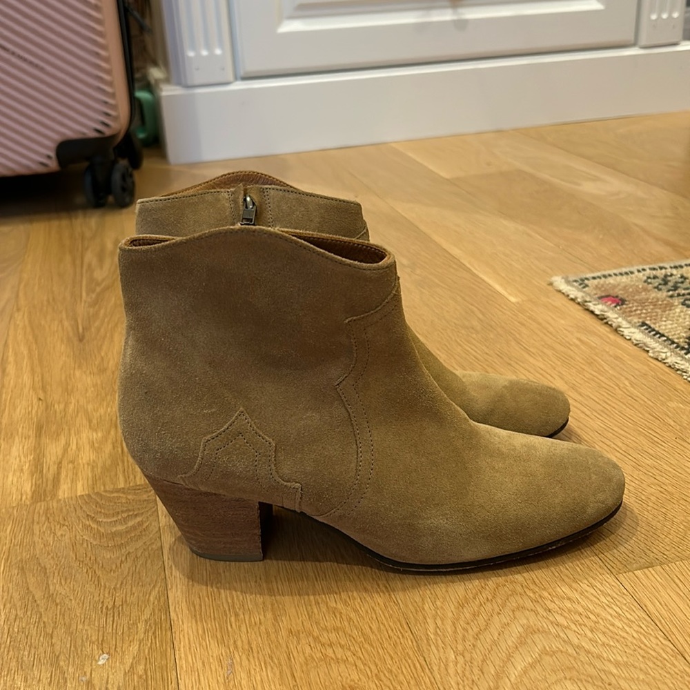 Excellent condition Isabel Marat Dicker suede boot size 38.